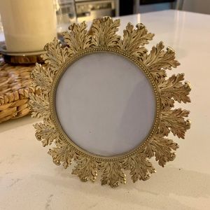 Antique Style Gold Leaf Circular Frame